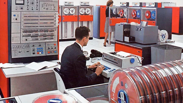 Instalación de un mainframe IBM System/360.